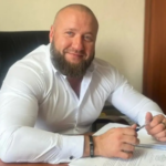 Поисково-спасательный катер МЧС на волнах Обского моря в Новосибирской области