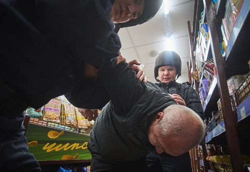 Экипаж группы быстрого реагирования Агентства Безопасности Гвардия выехал на экстренный вызов в Новосибирске